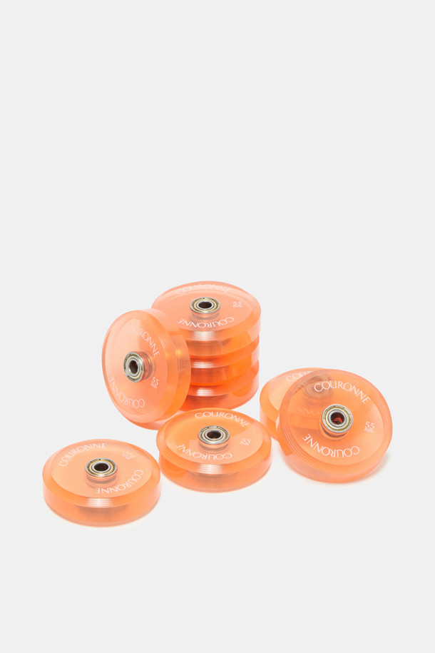 Bagel Color Wheel Set (Orange)는 5.5cm 사이즈의 캐리어 휠 커스터마이징을 위한 제품입니다. 오렌지 색상의 Fleur 휠 디자인으로 제작되었으며, 8개의 컬러휠, 2개의 렌치, 볼트 및 베어링, 휠 교체 매뉴얼로 구성되어 있습니다. 10가지 컬러 옵션 중 하나이며, 교체 시 동봉된 새 볼트를 사용하는 것을 권장합니다.
