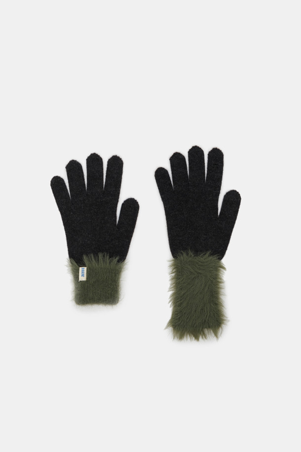 무드 블록 니트 글러브는 겨울철 따뜻함과 스타일을 동시에 잡을 수 있는 장갑입니다. 부드러운 니트 소재와 퍼 디테일이 돋보이며, 캐주얼하고 미니멀한 스타일을 연출합니다. 두꺼운 두께감으로 보온성을 높였으며, 블랙과 그레이 두 가지 색상으로 제공됩니다. 일상복에 매치하기 좋으며, 추운 날씨에도 따뜻하고 편안한 착용감을 선사합니다. 무지 디자인으로 어떤 스타일에도 잘 어울립니다.
