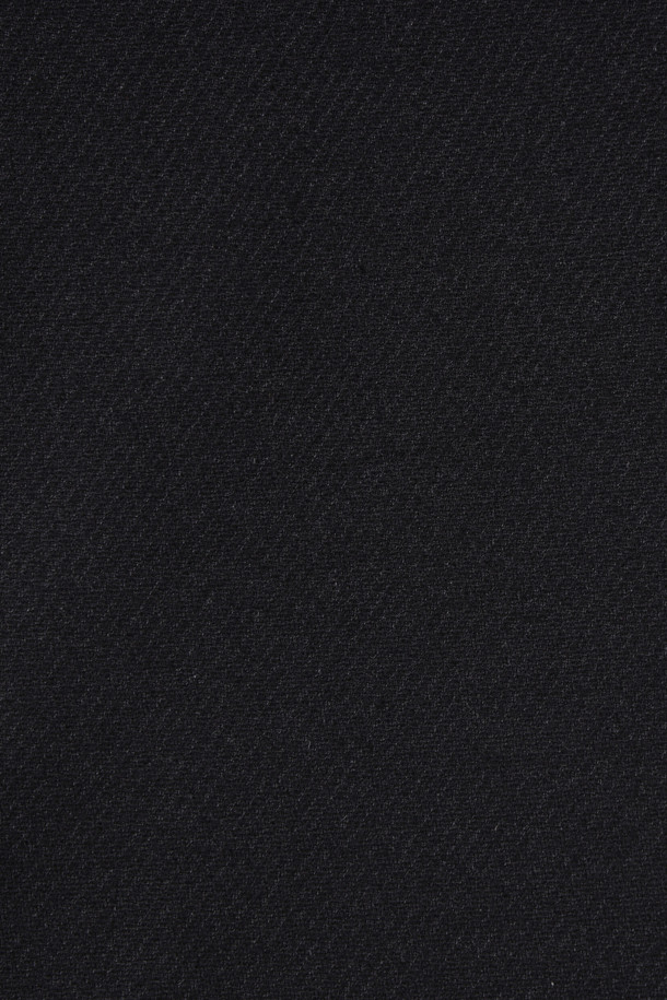 블랙 색상의 편안한 릴랙스 핏 셋업 팬츠입니다. 부드러운 TR 소재로 제작되어 편안한 착용감을 선사하며, 밴딩 처리된 허리로 활동성을 높였습니다. 캐주얼, 미니멀, 클래식 스타일을 모두 소화할 수 있으며, 동네 마실룩이나 집콕룩으로 활용하기 좋습니다. 무지 디자인의 긴 기장으로 다양한 상의와 매치하여 셋업 스타일을 연출할 수 있습니다.
