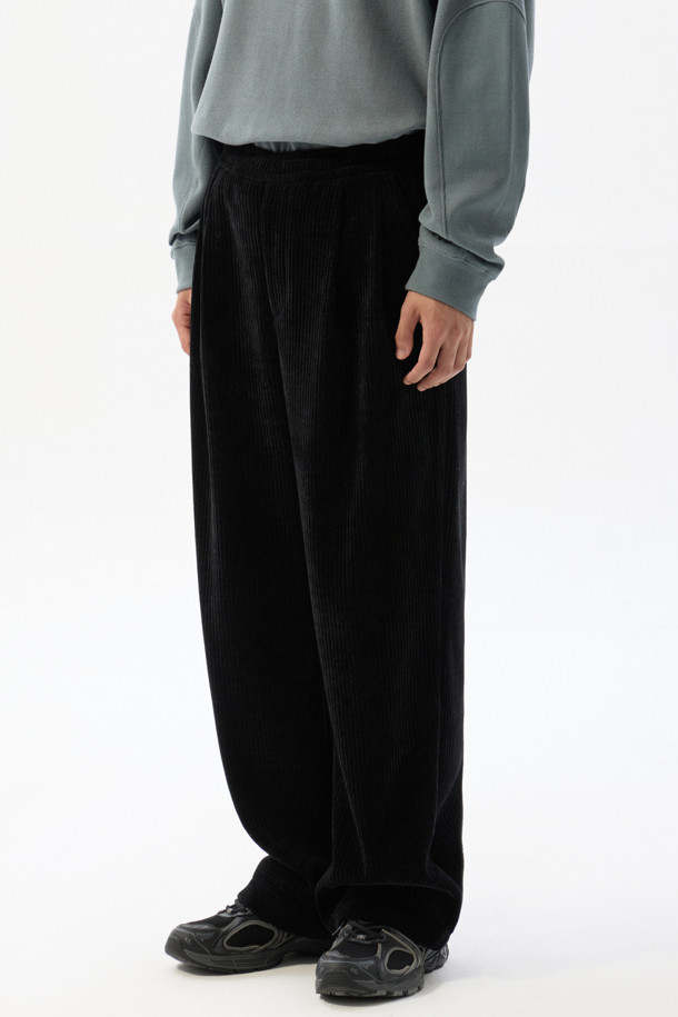 CUSTOMELLOW - 캐주얼팬츠 - Black Wide Fit Corduroy Pants