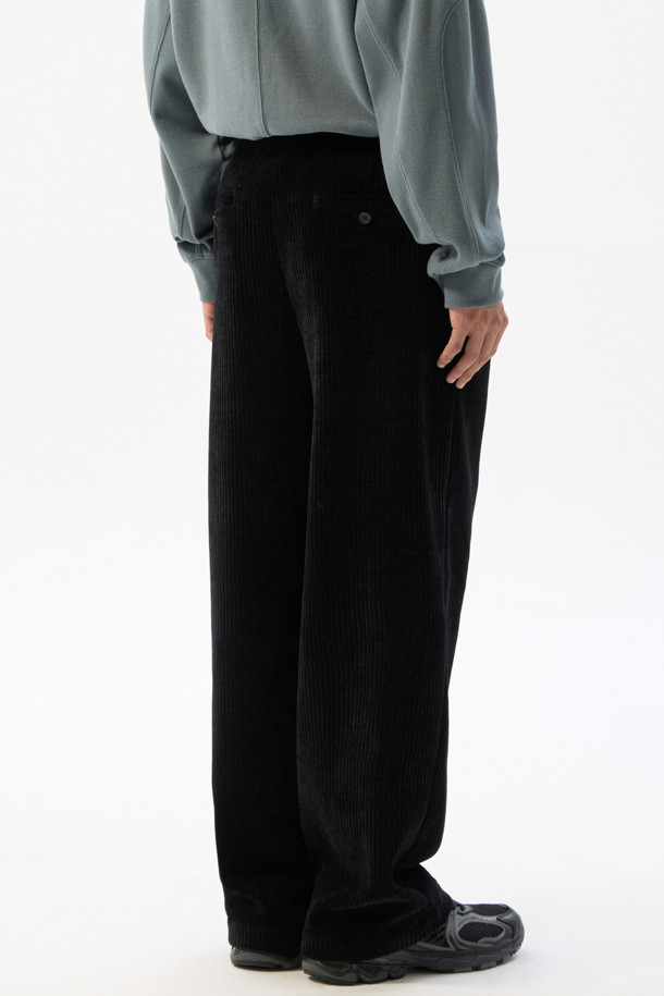 CUSTOMELLOW - 캐주얼팬츠 - Black Wide Fit Corduroy Pants