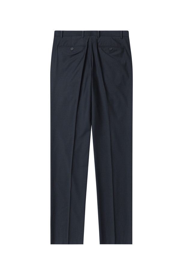 [Outlet] 네이비 트윌 수트 팬츠는 남성분들을 위한 정장 및 포멀 스타일의 바지입니다. 사계절 내내 착용 가능하며, 클래식하고 베이직한 무드를 연출합니다. 레귤러핏으로 제작되어 편안한 착용감을 선사하며, 히든 밴딩 디테일로 활동성을 높였습니다. 투톤 컬러감의 네이비 컬러 트윌 소재로 제작되어 세련된 오피스룩, 비즈니스 캐주얼, 또는 회의룩에 적합합니다. 
