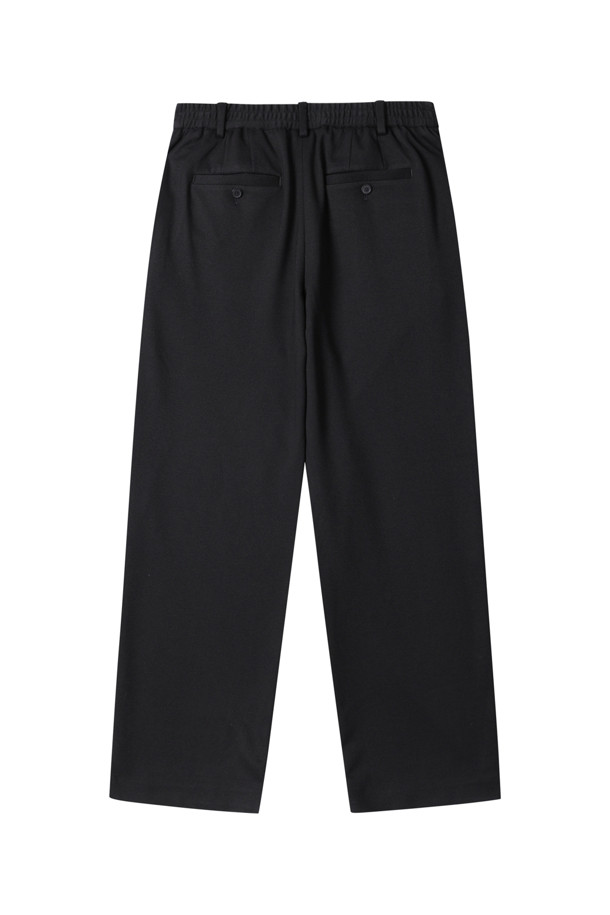 블랙 색상의 편안한 릴랙스 핏 셋업 팬츠입니다. 부드러운 TR 소재로 제작되어 편안한 착용감을 선사하며, 밴딩 처리된 허리로 활동성을 높였습니다. 캐주얼, 미니멀, 클래식 스타일을 모두 소화할 수 있으며, 동네 마실룩이나 집콕룩으로 활용하기 좋습니다. 무지 디자인의 긴 기장으로 다양한 상의와 매치하여 셋업 스타일을 연출할 수 있습니다.
