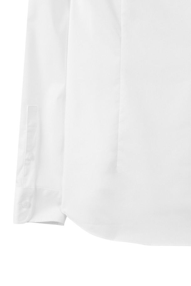 **[아울렛] 화이트 호리존탈 카라 드레스 셔츠**

세련된 남성미를 강조하는 화이트 컬러의 슬림핏 드레스 셔츠입니다. 호리존탈 카라 디자인으로 클래식하고 시크한 분위기를 연출하며, 얇고 부드러운 폴리에스터 소재로 제작되어 사계절 내내 편안하게 착용할 수 있습니다. 잦은 활동에도 불편함 없는 스트레치성을 갖춰 활동성을 높였습니다. 오피스룩, 비즈니스 캐주얼, 회의룩 등 다양한 TPO에 활용하여 스타일리시한 모습을 연출해보세요.
