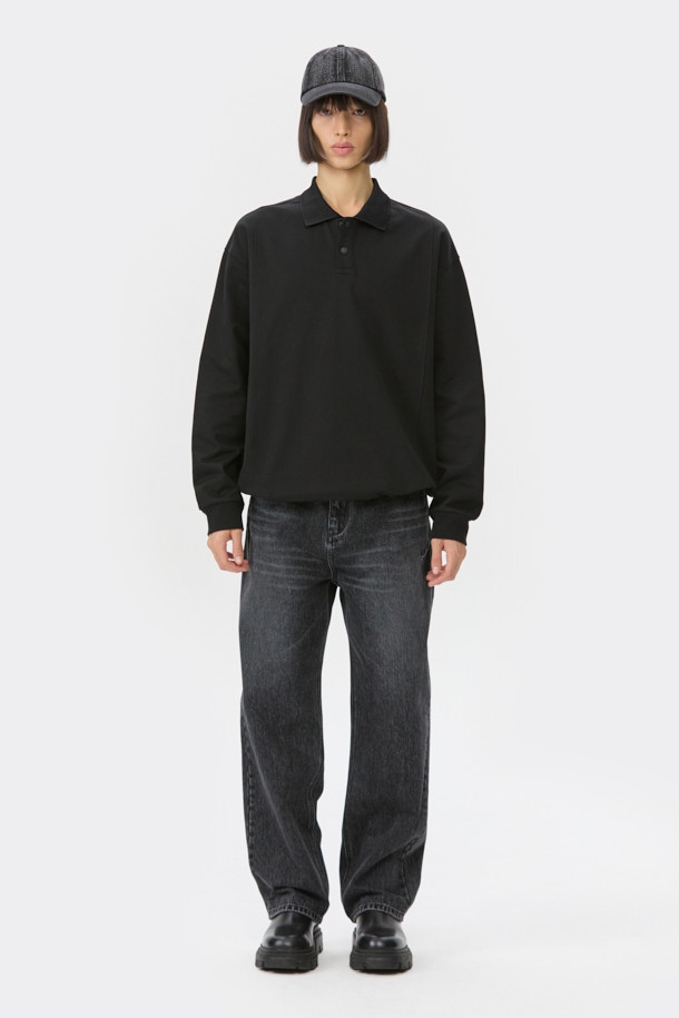 그레이 색상의 남성용 스트레이트 핏 데님 팬츠입니다. 사계절 모두 착용 가능하며, 일상 및 출근룩, 비즈니스 캐주얼에 적합합니다. 베이직하고 캐주얼한 스타일로 미니멀, 클래식한 무드를 연출합니다. 바이오워싱, 스톤워싱, 도밍고 워싱 기법으로 제작되어 자연스러운 색감과 부드러운 촉감을 선사합니다. 무지 디자인의 긴 기장으로, 어떤 상의에도 잘 어울려 활용도가 높습니다.
