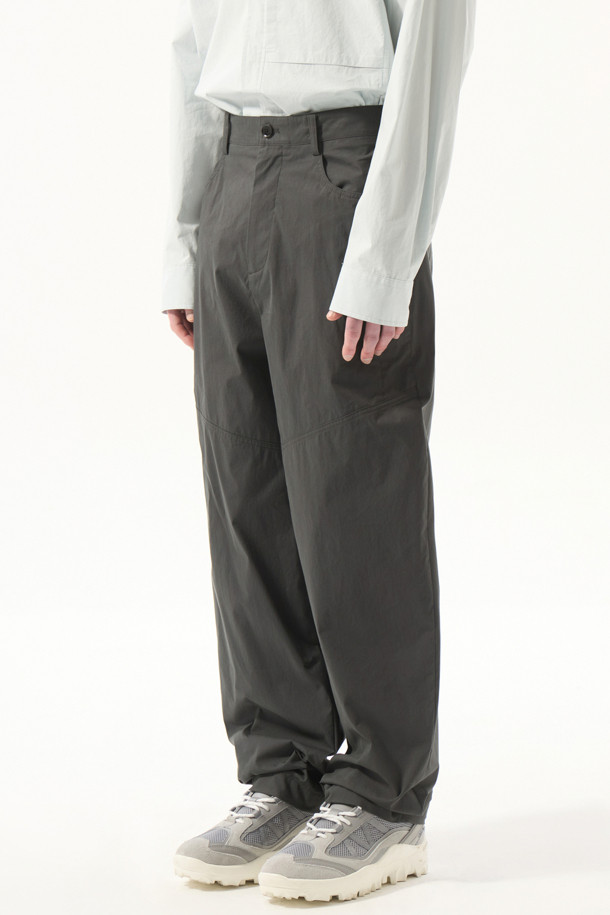 CUSTOMELLOW - 캐주얼팬츠 - Grey Volume Tuck Pants