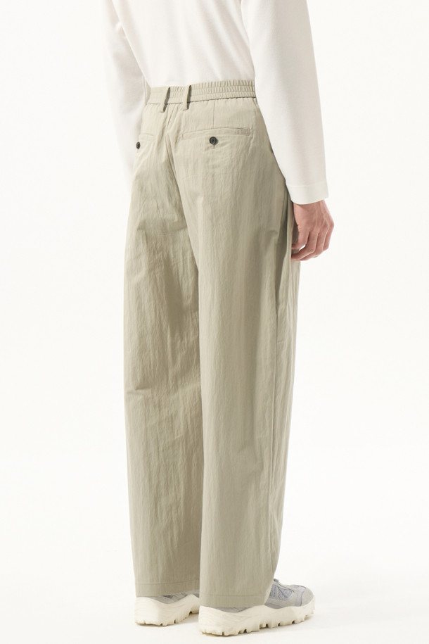 CUSTOMELLOW - 캐주얼팬츠 - Mint Wide Fit Two Tuck Pants