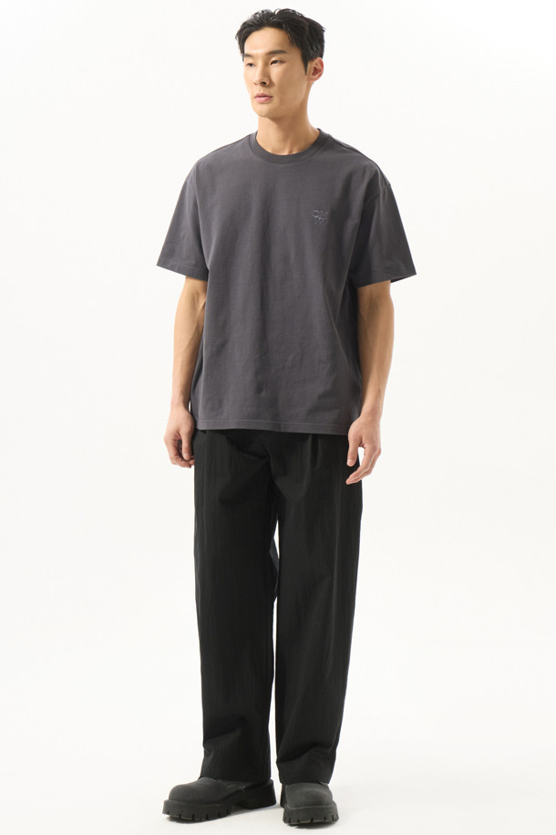 CUSTOMELLOW - 캐주얼팬츠 - Black Wide Fit Two Tuck Pants