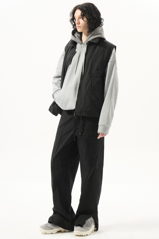 CUSTOMELLOW - 캐주얼팬츠 - Black Out Pocket Slit Pants