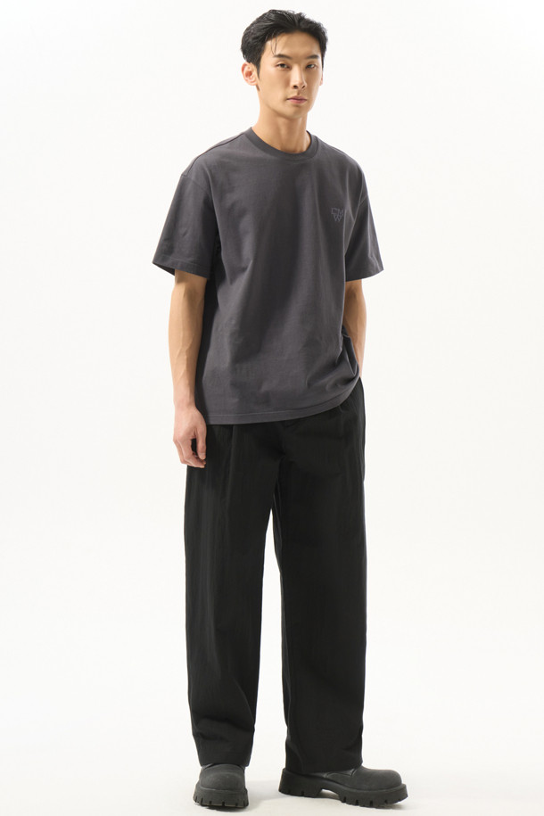 CUSTOMELLOW - 캐주얼팬츠 - Black Wide Fit Two Tuck Pants