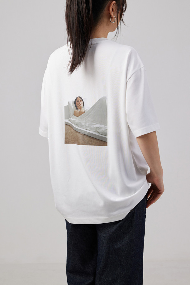 CUSTOMELLOW - 반팔티셔츠 - [Ron Mueck] White Graphic T-shirt