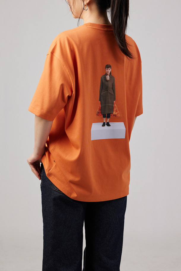 CUSTOMELLOW - 반팔티셔츠 - [Ron Mueck] Orange Graphic T-shirt