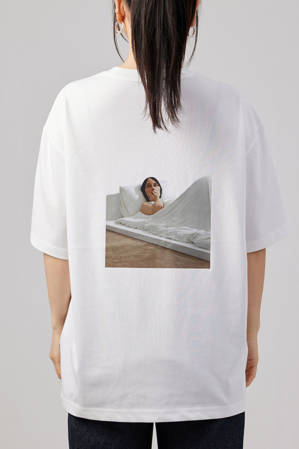 CUSTOMELLOW - 반팔티셔츠 - [Ron Mueck] White Graphic T-shirt