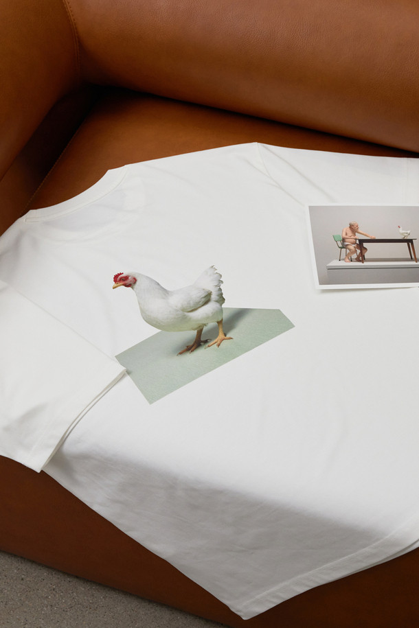CUSTOMELLOW - 반팔티셔츠 - [Ron Mueck] White Graphic T-shirt