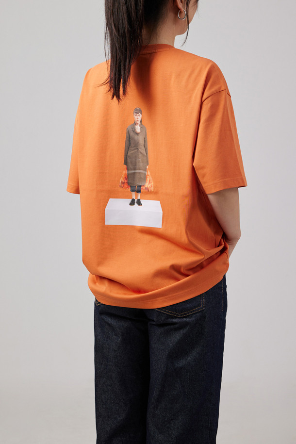 CUSTOMELLOW - 반팔티셔츠 - [Ron Mueck] Orange Graphic T-shirt