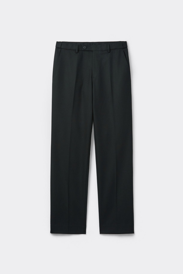 그레이 레귤러 핏 셋업 팬츠는 포멀하고 세련된 스타일을 연출하는 남성용 정장 바지입니다. 레이온, 폴리에스터, 폴리우레탄 혼방 소재로 제작되어 부드러운 촉감과 편안한 착용감을 선사합니다. 사계절 내내 활용 가능하며, 셋업으로 착용하여 더욱 완성도 높은 오피스룩, 비즈니스 캐주얼, 회의룩을 연출할 수 있습니다. 클래식, 미니멀, 시크한 스타일을 선호하는 남성분들께 추천하며, 레귤러 핏으로 제작되어 편안하면서도 깔끔한 실루엣을 제공합니다. 무지 디자인으로 어떤 상의와도 쉽게 매치할 수 있어 활용도가 높습니다.
