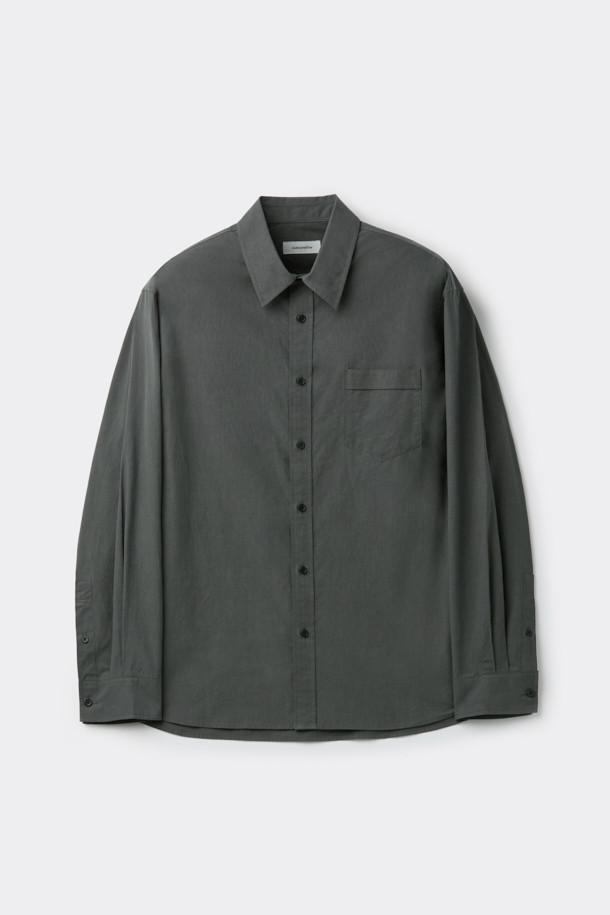 그레이 베이직 셔츠는 일상 용도로 활용하기 좋은 셔츠입니다. 면 소재로 제작되어 편안한 착용감을 제공하며, 레귤러 핏과 긴소매 디자인으로 제작되었습니다. 베이직하고 빈티지한 스타일을 연출하며, 칼라 네크라인과 무지 패턴으로 깔끔함을 더했습니다. 다잉 베이스 처리로 은은한 멋을 더한 클래식, 미니멀, 캐주얼 스타일의 셔츠입니다.
