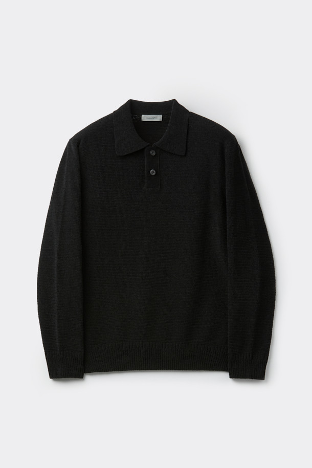 블랙 셔닐 카라 스웨터는 부드러운 촉감과 고급스러운 발색감을 자랑하는 남녀 공용 니트입니다. 가을과 겨울에 따뜻하게 착용할 수 있으며, 베이직하면서도 클래식한 스타일을 연출합니다. 레귤러핏으로, 데일리룩과 오피스룩 모두에 잘 어울리는 활용도 높은 아이템입니다. 특히, 셔닐 소재 특유의 부드러움이 편안한 착용감을 선사합니다. 블랙 컬러의 무지 디자인으로 미니멀하고 세련된 스타일을 완성해보세요.
