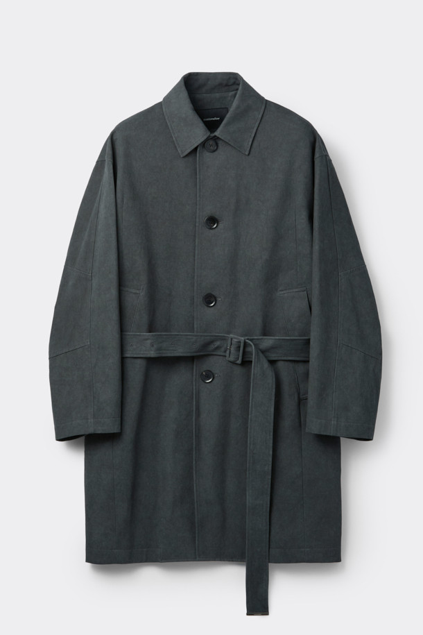 세련된 스타일을 완성하는 그레이 벨티드 맥 코트입니다. 남녀 공용으로, 봄, 가을 시즌에 착용하기 좋은 오버핏 디자인의 맥 코트입니다. 베이직하고 클래식한 무드를 자아내며, 무지 패턴과 허리 벨트로 포인트를 더했습니다. 히든 버튼 여밈과 긴 소매 기장으로 깔끔한 실루엣을 연출하며, 출근룩, 비즈니스 캐주얼, 모임룩 등 다양한 TPO에 활용할 수 있습니다. 면 소재로 제작되어 편안한 착용감을 선사하며, 미니멀하고 시크한 스타일을 완성해 보세요.
