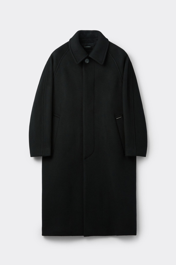 블랙 캐시미어 블렌디드 오버사이즈 핏 발마칸 코트는 미니멀하고 클래식한 스타일을 추구하는 남성분들을 위한 아우터입니다. 울, 캐시미어, 폴리에스테르 등 다양한 소재를 혼방하여 부드러운 촉감과 보온성을 동시에 잡았습니다. 래글런 소매 디자인으로 활동성을 높였으며, 히든 버튼 여밈 방식으로 깔끔한 실루엣을 연출합니다. 롱 기장과 오버핏으로 트렌디함을 더했으며, 가을, 겨울철 출근룩, 오피스룩, 모임룩 등 다양한 TPO에 활용 가능합니다. 시크하고 세련된 블랙 컬러의 발마칸 코트로 당신의 스타일을 완성해보세요.
