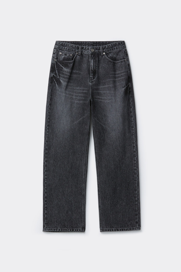 그레이 색상의 남성용 스트레이트 핏 데님 팬츠입니다. 사계절 모두 착용 가능하며, 일상 및 출근룩, 비즈니스 캐주얼에 적합합니다. 베이직하고 캐주얼한 스타일로 미니멀, 클래식한 무드를 연출합니다. 바이오워싱, 스톤워싱, 도밍고 워싱 기법으로 제작되어 자연스러운 색감과 부드러운 촉감을 선사합니다. 무지 디자인의 긴 기장으로, 어떤 상의에도 잘 어울려 활용도가 높습니다.
