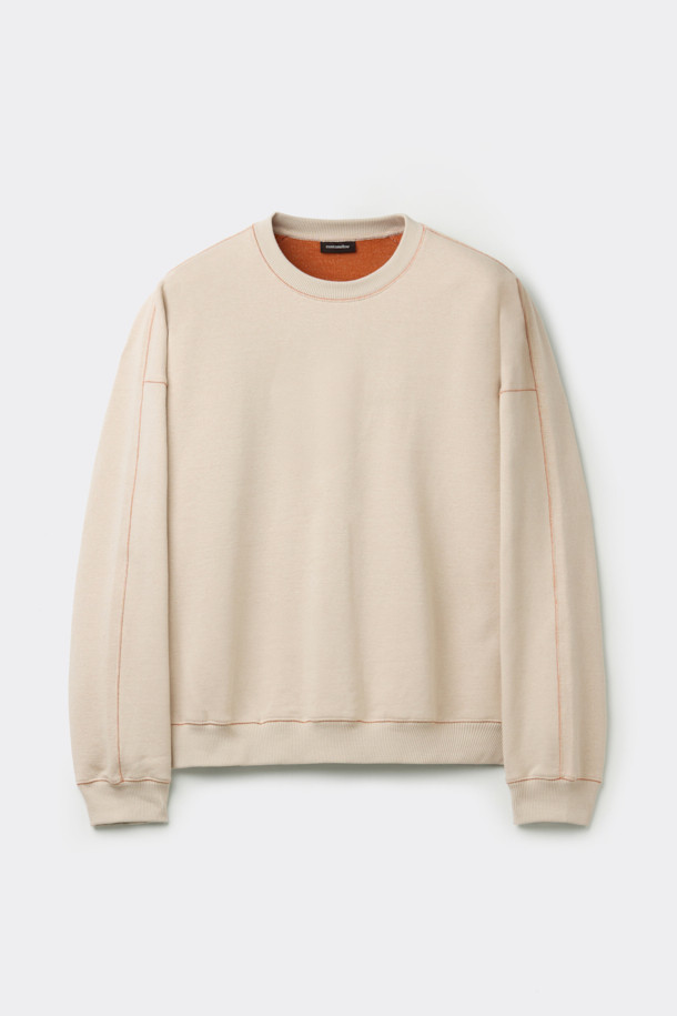 베이지 투톤 스웨트셔츠는 캐주얼하고 베이직한 스타일을 연출하기에 좋은 아이템입니다. 넉넉한 오버핏으로 편안한 착용감을 선사하며, 봄, 가을, 겨울 세 계절 모두 활용 가능합니다. 면 100% 소재로 제작되어 부드러운 촉감과 탄탄한 내구성을 자랑하며, 밑단과 소매 시보리 처리로 활동성을 더했습니다. 라운드넥 디자인에 무지 패턴, 절개 부분의 투톤 배색이 은은한 포인트를 줍니다. 캠핑룩, 산책룩 등 다양한 TPO에 미니멀하고 클래식한 스타일을 더해보세요.
