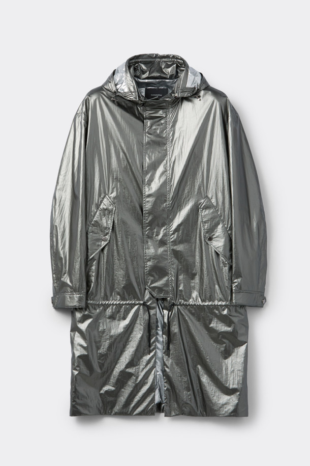 실버 4way 후드 재킷은 남성용 점퍼로, 봄, 가을 간절기에 활용하기 좋은 아이템입니다. 캐주얼, 스포티, 미니멀 스타일을 모두 소화할 수 있으며, 여행룩, 산책룩에 적합합니다. 가볍고 얇은 나일론 소재로 제작되어 편안한 착용감을 제공하며, 오버핏으로 트렌디한 스타일을 연출합니다. 탈부착 후드, 허리 스트링, 4way 변형, 밑단 폴딩 기능으로 다양한 스타일을 연출할 수 있으며, 사이즈 조절 기능이 있어 실용적입니다.
