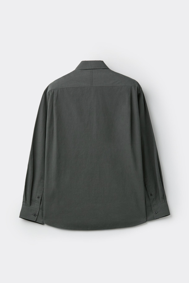 그레이 베이직 셔츠는 일상 용도로 활용하기 좋은 셔츠입니다. 면 소재로 제작되어 편안한 착용감을 제공하며, 레귤러 핏과 긴소매 디자인으로 제작되었습니다. 베이직하고 빈티지한 스타일을 연출하며, 칼라 네크라인과 무지 패턴으로 깔끔함을 더했습니다. 다잉 베이스 처리로 은은한 멋을 더한 클래식, 미니멀, 캐주얼 스타일의 셔츠입니다.
