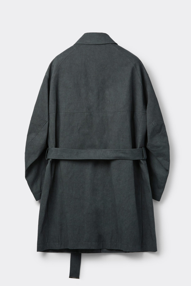 세련된 스타일을 완성하는 그레이 벨티드 맥 코트입니다. 남녀 공용으로, 봄, 가을 시즌에 착용하기 좋은 오버핏 디자인의 맥 코트입니다. 베이직하고 클래식한 무드를 자아내며, 무지 패턴과 허리 벨트로 포인트를 더했습니다. 히든 버튼 여밈과 긴 소매 기장으로 깔끔한 실루엣을 연출하며, 출근룩, 비즈니스 캐주얼, 모임룩 등 다양한 TPO에 활용할 수 있습니다. 면 소재로 제작되어 편안한 착용감을 선사하며, 미니멀하고 시크한 스타일을 완성해 보세요.
