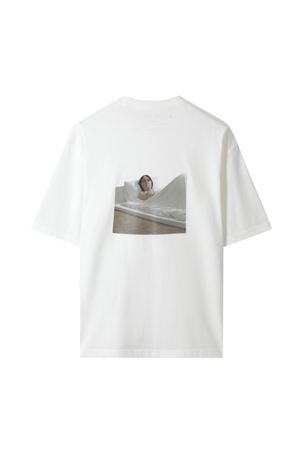 CUSTOMELLOW - 반팔티셔츠 - [Ron Mueck] White Graphic T-shirt