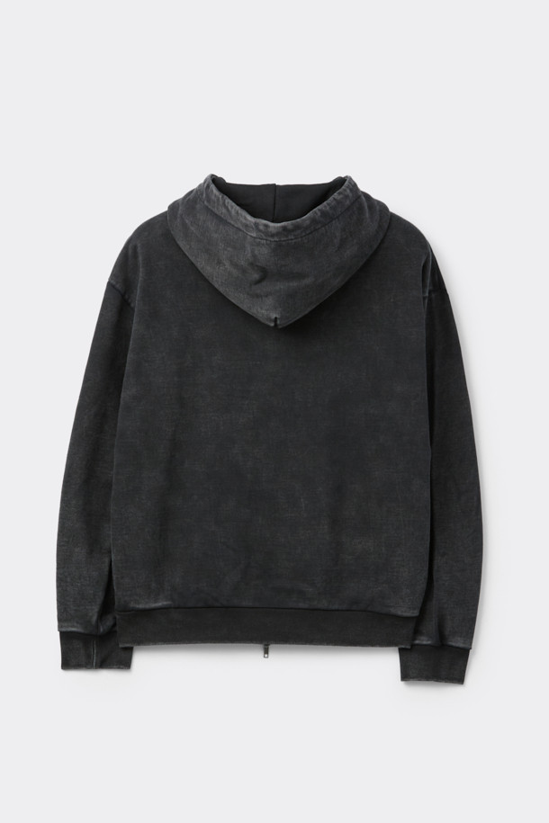 블랙 다잉 집업 후디는 빈티지하고 캐주얼한 스타일의 남녀 공용 후드집업입니다. 봄, 가을, 겨울 세 계절 모두 활용 가능하며, 릴랙스 핏으로 편안한 착용감을 선사합니다. 두꺼운 면 소재에 탄탄한 촉감을 더해, 캠핑룩이나 집콕룩 등 다양한 TPO에 적합합니다. 무지 디자인과 블랙 컬러는 미니멀, 스트리트 등 어떤 스타일에도 쉽게 매치할 수 있으며, 다잉 워싱 기법으로 은은한 빈티지 무드를 연출합니다. 사이드 포켓, 밑단 및 소매 시보리 디테일이 실용성을 더합니다.
