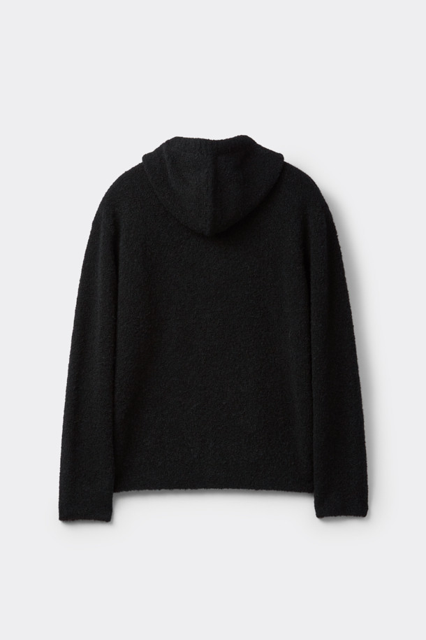 블랙 클라우드 후드 집업 가디건은 가을, 겨울 시즌의 캐주얼 스타일을 위한 남성 의류입니다. 부드러운 촉감의 웨이브 부클사를 사용하여 제작되었으며, 3GG 두께감으로 보온성을 높였습니다. 릴랙스핏으로 편안한 착용감을 제공하며, 캥거루 포켓과 2-Way 집업 디테일로 실용성을 더했습니다. 무지 디자인에 후드 네크라인으로 스포티한 느낌을 더하여 미니멀하고 클래식한 스타일을 연출하기 좋습니다. 폴리에스테르, 나일론, 아크릴, 울, 폴리우레탄 혼방의 고급 소재를 사용하여 제작되었습니다.
