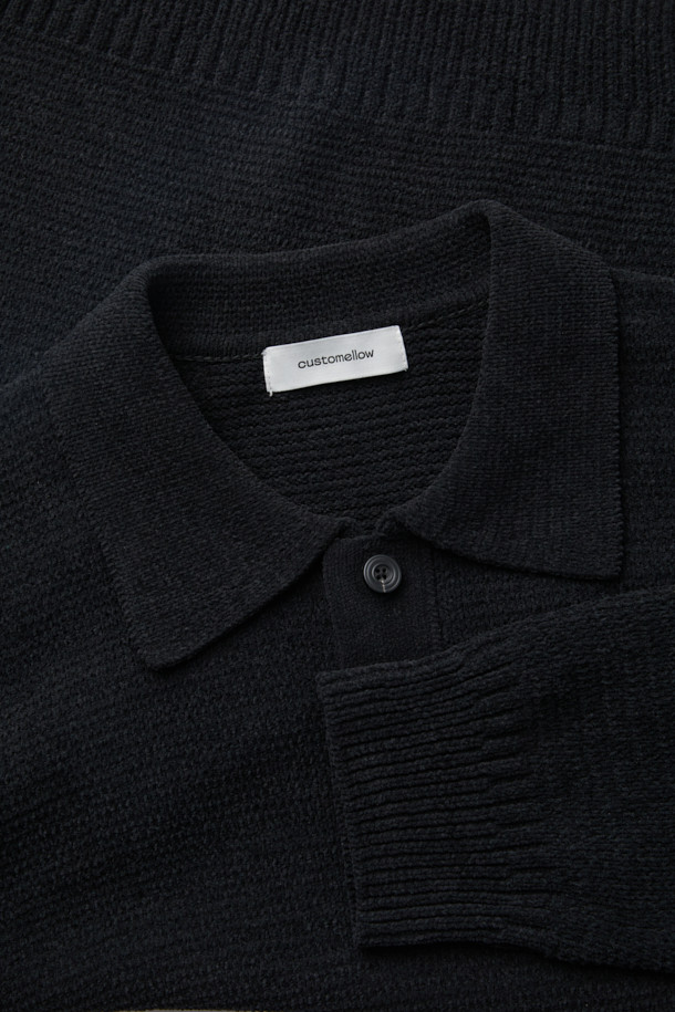 블랙 셔닐 카라 스웨터는 부드러운 촉감과 고급스러운 발색감을 자랑하는 남녀 공용 니트입니다. 가을과 겨울에 따뜻하게 착용할 수 있으며, 베이직하면서도 클래식한 스타일을 연출합니다. 레귤러핏으로, 데일리룩과 오피스룩 모두에 잘 어울리는 활용도 높은 아이템입니다. 특히, 셔닐 소재 특유의 부드러움이 편안한 착용감을 선사합니다. 블랙 컬러의 무지 디자인으로 미니멀하고 세련된 스타일을 완성해보세요.
