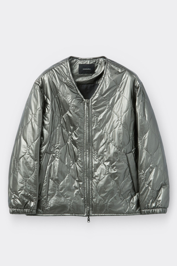 브라운 컬러의 Brown Millerain 파이어맨 재킷입니다. 가을과 겨울에 착용하기 좋은 두꺼운 두께감의 남성용 점퍼로, 밀리터리 및 클래식 스타일을 연출합니다. 면 소재로 제작되었으며, 오버핏 레귤러 기장으로 편안한 착용감을 선사합니다. 탈부착 가능한 패딩 내피와 카라 배색, YKK 2-Way 지퍼, 앞여밈 쇠고리 디테일이 특징입니다. 출근룩, 클래식, 미니멀, 워크웨어 스타일로 다양한 코디에 활용하기 좋습니다.
