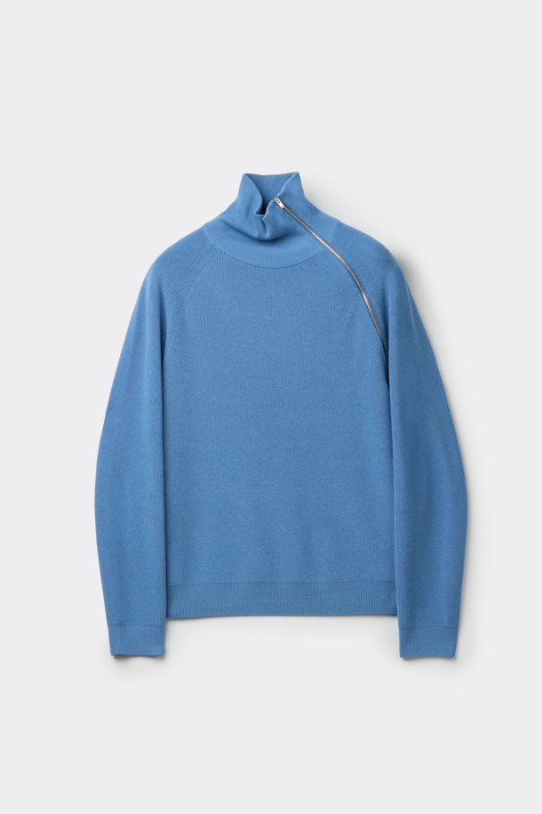 블루 터틀넥 사이드 지퍼 스웨터는 가을과 겨울에 어울리는 남성용 베이직 스타일 니트 스웨터입니다. 울, 코튼, 레이온 혼방 소재로 제작되어 산뜻한 촉감을 선사하며, 14GG 두께로 보온성을 더했습니다. 릴랙스핏으로 편안한 착용감을 제공하며, 사이드 지퍼 디테일이 특징입니다. 출근룩과 비즈니스 캐주얼에 활용하기 좋으며, 클래식, 미니멀, 캐주얼 스타일을 모두 소화할 수 있습니다.
