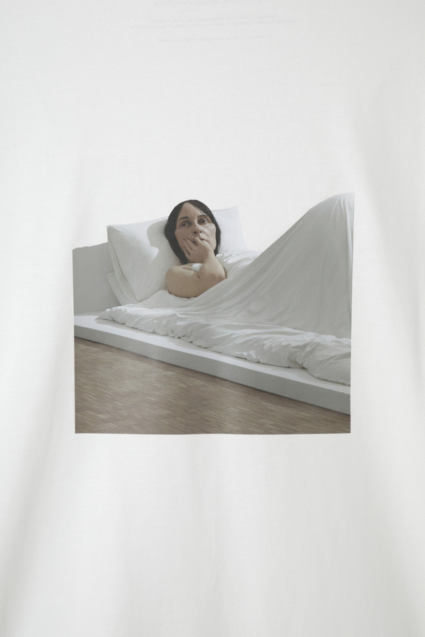 CUSTOMELLOW - 반팔티셔츠 - [Ron Mueck] White Graphic T-shirt