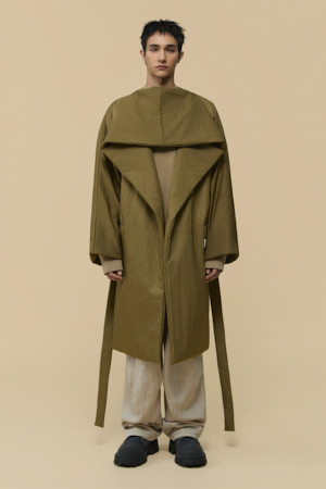 [HED MAYNER] Gold Back Slit Robe Coat