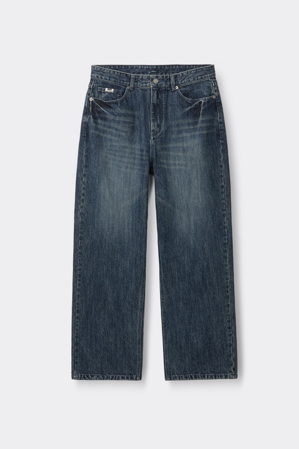 블루 스트레이트 핏 청바지는 베이직한 스타일의 데님 팬츠입니다. 코튼과 데님 소재로 제작되어 편안한 착용감을 선사하며, 무지 디자인으로 어떤 상의에도 잘 어울립니다. 일상복으로 활용하기 좋으며, 캐주얼, 미니멀, 클래식 스타일을 모두 소화할 수 있습니다. 파이브 포켓, 코인 포켓, 메탈 장식, 스톤워싱, 도밍고워싱 등의 디테일이 돋보이는 스트레이트 핏 청바지입니다. 인디고 블루 컬러도 준비되어 있습니다.
