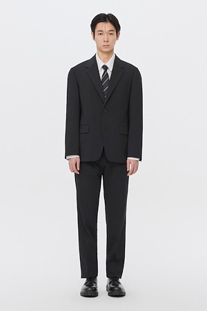 [Essentials] Black Regular Fit Setup