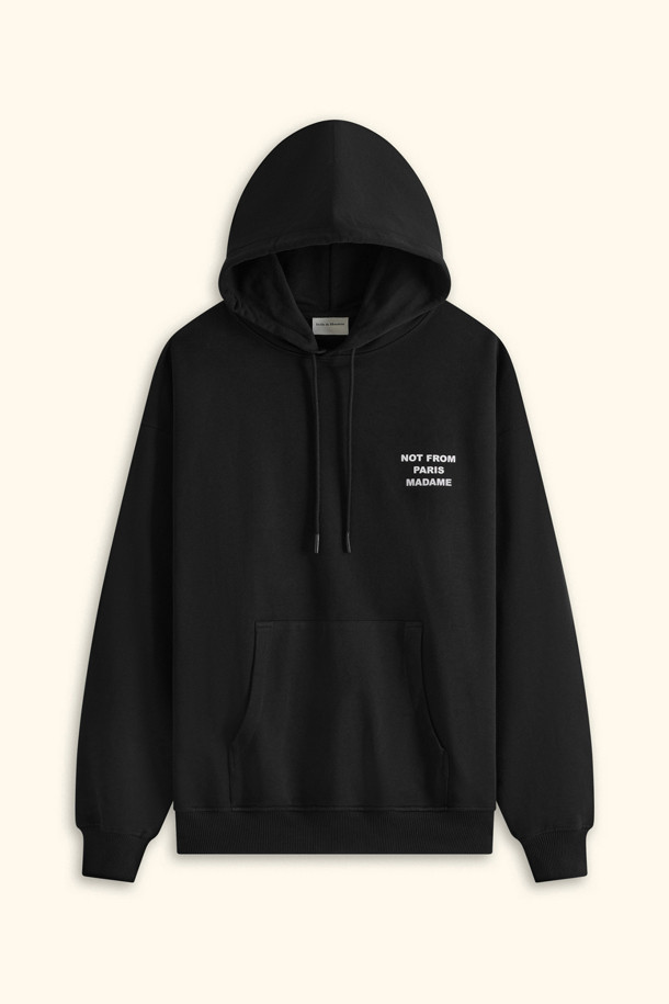 Le 후디 슬로건은 블랙 컬러의 공용 후디로, 스트릿 및 캐주얼 스타일을 즐기는 분들을 위한 아이템입니다. 봄, 가을, 겨울 세 계절 모두 착용 가능하며, 캠핑룩과 집콕룩 연출에도 용이합니다. 두꺼운 두께감의 면 소재로 제작되어 부드러운 촉감을 선사하며, 릴랙스 핏으로 편안하게 착용할 수 있습니다. 앞면에는 슬로건 프린트, 뒷면에는 자수 디테일이 더해져 개성 있는 스타일을 완성하며, 리브드 밑단과 소맷단이 디자인의 완성도를 높입니다. 긴 소매 기장의 크롭 기장으로 다양한 스타일 연출에 활용해보세요.
