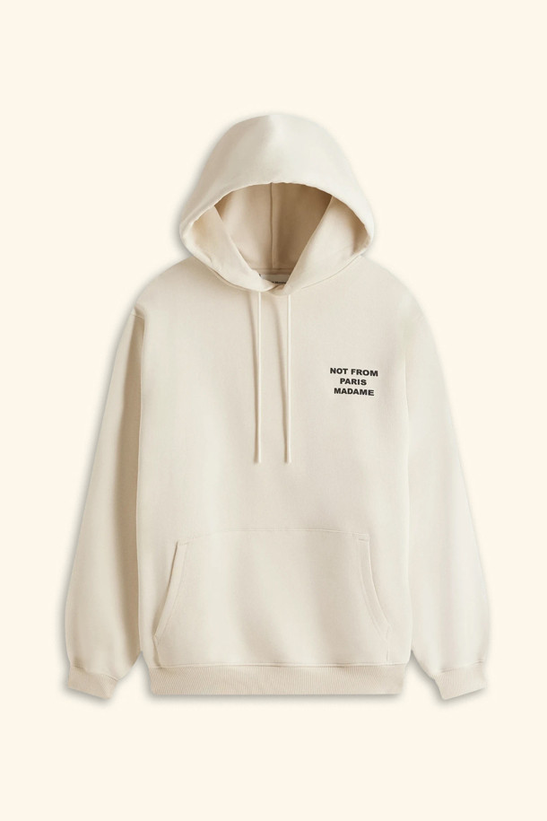 Le 후디 슬로건은 남녀노소 누구나 편안하게 즐길 수 있는 공용 후디입니다. 아이보리와 화이트 두 가지 색상으로 출시되었으며, 봄, 가을, 겨울 세 계절 모두 착용 가능합니다. 릴랙스 핏에 두꺼운 면 소재로 제작되어 부드러운 촉감을 선사하며, 프렌치 테리 소재와 430GSM 중량으로 보온성을 높였습니다. 앞면 슬로건 프린트와 뒷면 자수 디테일이 돋보이며, 리브드 밑단과 소맷단이 디자인의 완성도를 높입니다. 캠핑룩, 집콕룩, 캐주얼, 스트리트, 미니멀 스타일 등 다양한 TPO와 스타일에 활용하기 좋습니다.
