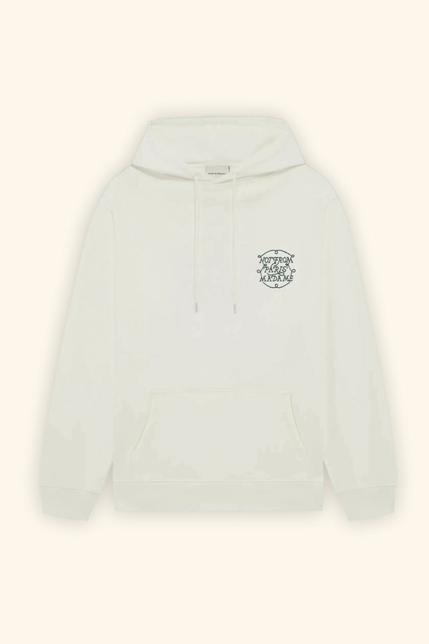 Le 후디 슬로건 트레스는 부드러운 면 소재로 제작되어 편안한 착용감을 선사합니다. 릴랙스 핏으로 제작되어 여유로운 실루엣을 연출하며, 프렌치 테리 원단과 두꺼운 두께로 보온성을 높였습니다. 왁스 팁 드로스트링 후드, 캥거루 포켓, 리브드 밑단 및 소맷단 디테일이 돋보입니다. 화이트 컬러에 자수 로고 패턴으로 스트릿, 캐주얼 스타일을 모두 소화 가능하며, 봄, 가을, 겨울 시즌에 활용하기 좋습니다. 집콕룩, 산책룩, 캠핑룩 등 다양한 TPO에 활용할 수 있는 데일리 후드티입니다.
