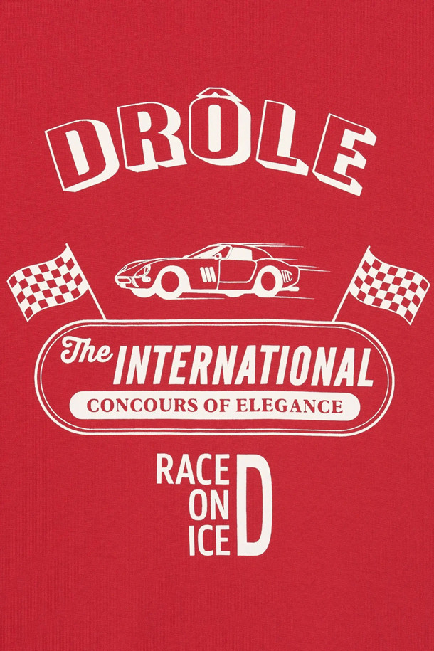 레 띠셔츠 레이스 온 아이스 티셔츠는 캐주얼, 스포티, 미니멀 스타일을 즐기는 분들을 위한 상의입니다. 봄, 여름 시즌에 적합하며, 일상복뿐만 아니라 동네 마실룩, 여행룩, 봄 소풍룩으로도 활용하기 좋습니다. 핏은 강조되지 않았으며, 라운드넥 디자인에, 헤비 저지 원단(255 GSM)의 면 소재로 제작되어 편안한 착용감을 선사합니다. 크롭 기장의 레드 컬러 티셔츠로, 프린트 및 로고 패턴이 돋보이는 반소매 디자인입니다.
