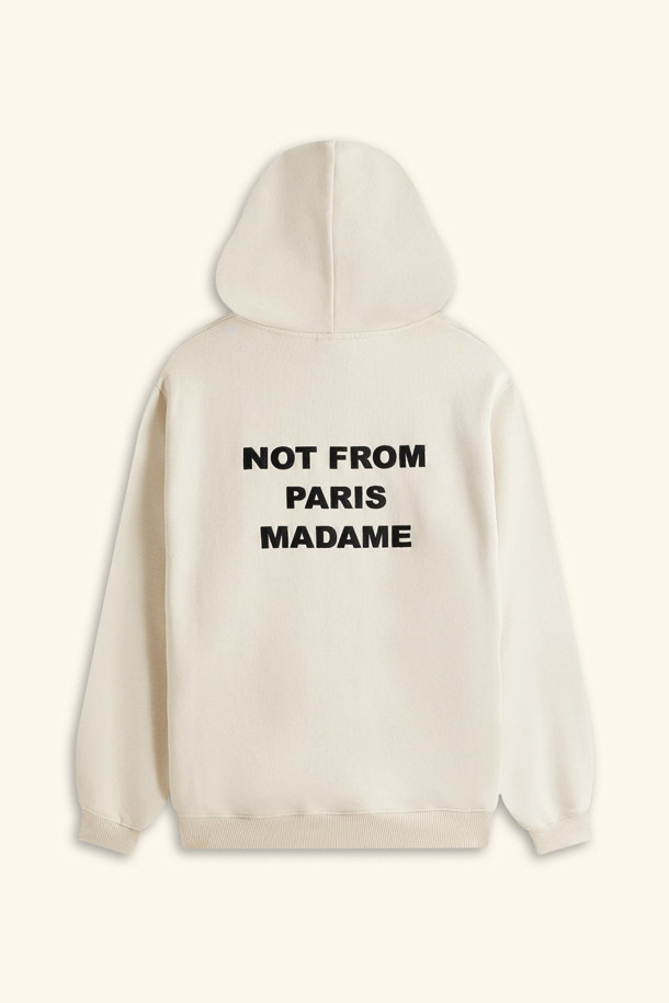 Le 후디 슬로건은 남녀노소 누구나 편안하게 즐길 수 있는 공용 후디입니다. 아이보리와 화이트 두 가지 색상으로 출시되었으며, 봄, 가을, 겨울 세 계절 모두 착용 가능합니다. 릴랙스 핏에 두꺼운 면 소재로 제작되어 부드러운 촉감을 선사하며, 프렌치 테리 소재와 430GSM 중량으로 보온성을 높였습니다. 앞면 슬로건 프린트와 뒷면 자수 디테일이 돋보이며, 리브드 밑단과 소맷단이 디자인의 완성도를 높입니다. 캠핑룩, 집콕룩, 캐주얼, 스트리트, 미니멀 스타일 등 다양한 TPO와 스타일에 활용하기 좋습니다.
