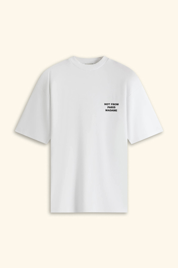 Le 티셔츠 슬로건은 베이직하고 캐주얼한 스타일의 공용 티셔츠입니다. 부드러운 면 소재로 제작되어 봄, 여름철 편안하게 착용하기 좋으며, 라운드넥과 반소매 기장으로 디자인되었습니다. 로고 또는 프린트 무늬가 특징이며, 슬로건 프린트로 포인트를 더했습니다. 레귤러 핏으로 제작되었으며, 인터록 원단과 리브드 넥라인으로 마감하여 높은 퀄리티를 자랑합니다. 산책룩, 집콕룩 등 다양한 TPO에 활용 가능합니다.
