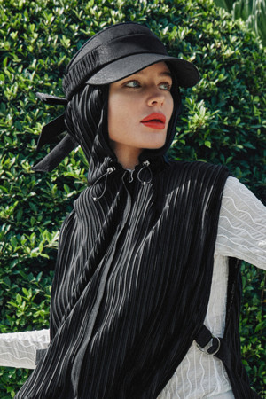 [ONLINE EXCLUSIVE] Elysee Edit1. Pleats Visor