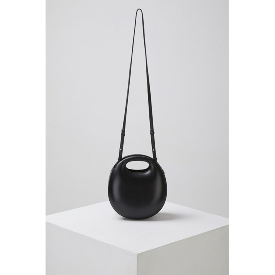 MUSINSA | Archivépke Shell bagel bag(Deep sleep)_OVBAX23008BLK