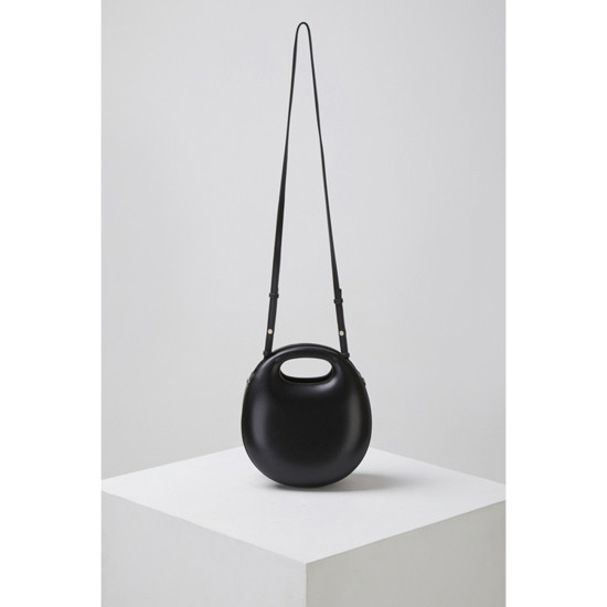 MUSINSA | Archivépke Shell bagel bag(Deep sleep)_OVBAX23008BLK