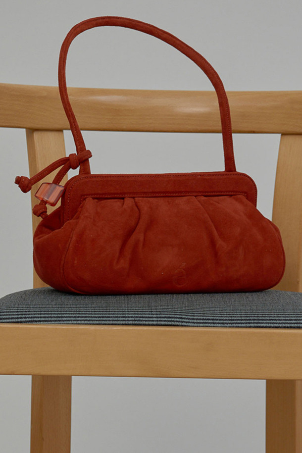 Archivépke - 숄더백 - Skirt bag(Suede red)