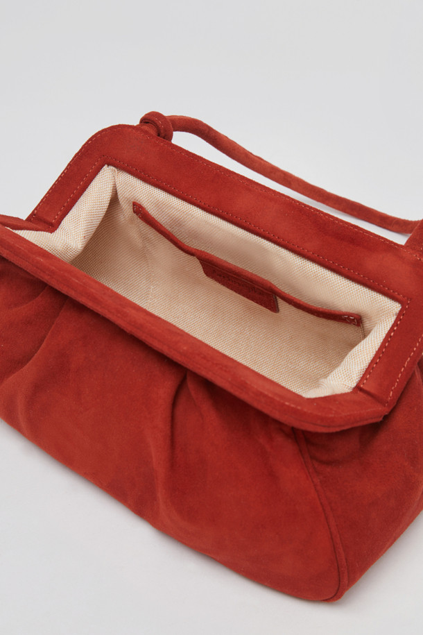 Archivépke - 숄더백 - Skirt bag(Suede red)